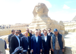 بالصور.. رئيس دولة البانيا يزور منطقة آثار الأهرامات