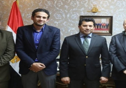 بالصور..وزير الشباب والرياضة يبحث آخر الاستعدادات لبطولة الأمم الافريقية لكرة القدم