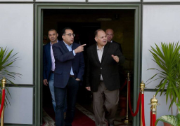 رئيس الوزراء يتفقد محطة الصرف الصحي بمدينة الفيوم الجديدة