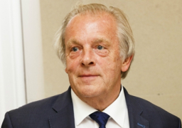 صحف إنجلترا تنشغل باستقالة تايلور من رئاسة رابطة اللاعبين المحترفين