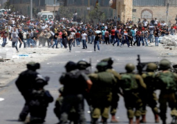 قوات الاحتلال تقمع مسيرة بلعين وتصيب عددًا من المشاركين بالاختناق