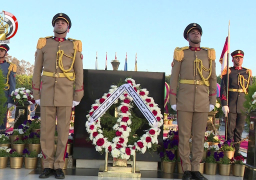 السيسي ينيب وزير الدفاع بوضع إكليل الزهور على النصب التذكارى فى يوم الشهيد