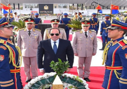 الرئيس السيسي يضع إكليل من الزهور علي النصب التذكاري للجندى المجهول بمناسبة الاحتفال بذكرى تحرير سيناء