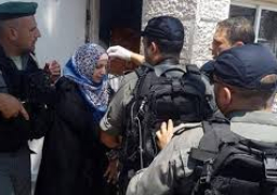 الاحتلال يعتقل سيدة فلسطينية بدعوى محاولتها تنفيذ عملية طعن