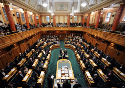 البرلمان النيوزيلندي يصوت لصالح تغيير قوانين الأسلحة