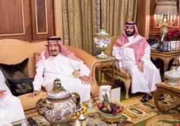 العاهل السعودي وولي عهد أبوظبي يبحثان قضايا المنطقة