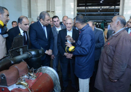 العصار يتفقد شركة حلوان لمحركات الديزل “مصنع 909 الحربي”