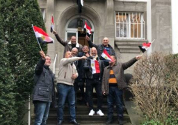 في اليوم الثالث والخير لهم .. المصريون بالخارج يتوافدون على مقار السفارات والقنصليات للاستفتاء على التعديلات الدستورية