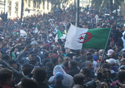 تواصل المظاهرات بالجزائر لإسقاط النظام رغم استقالة بوتفليقة