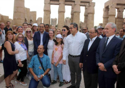 رئيس الوزراء يبدأ جولته في الأقصر بزيارة البر الغربي