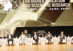 عبد الغفار يشهد جلسة نقاشية حول المسئولية المجتمعية بالجامعات