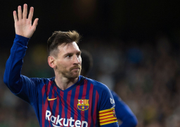 لاعب مانشستر يونايتد يبعد ميسي عن تدريبات برشلونة