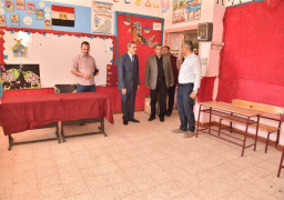 محافظ أسيوط يتفقد بعض مقار اللجان الانتخابية