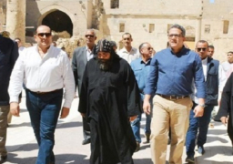 وزير الآثار يصطحب ٤٠ سفيرا لزيارة الدير الأحمر الأثري بسوهاج