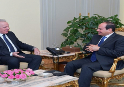 الرئيس السيسي يستقبل مفوض الاتحاد الأوروبي للتعاون الدولي والتنمية ويؤكد حرص مصر على استمرار التنسيق مع الاتحاد الأوروبي