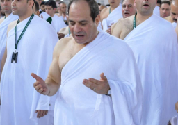 الرئيس السيسي يؤدى مناسك العمرة