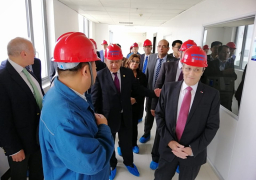 العصار يزور شركات صينية لإنتاج ألواح الطاقة الشمسية