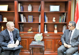 العناني يبحث مع سفير نيوزيلندا اجراءات استرداد عدد من القطع الأثرية