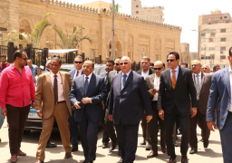 بالصور.. جولة مفاجئة لوزير التنمية المحلية في حي السيدة زينب