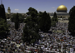 بالصور..نحو مئتي ألف مصل بالمسجد الأقصى في ثاني جمعة من رمضان