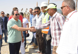 بالفيديو.. السيسي يتفقد عددا من المواقع الإنشائية بالعاصمة الإدارية