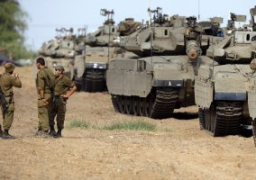 دبابات إسرائيلية تهاجم مواقع على الشريط الحدودى لغزة