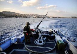 زوارق الاحتلال الإسرائيلي تهاجم مراكب الصيادين قبالة بحر غزة