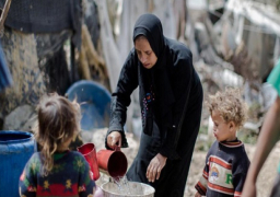 مسؤول فلسطيني يناشد المؤسسات الإغاثية في العالم إنقاذ سكان غزة من الفقر