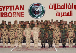 وزير الدفاع يلتقى مقاتلى القوات الخاصة من المظلات والصاعقة