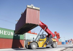 أمريكا تبدأ في تحصيل رسوم أعلى على السلع الصينية القادمة عن طريق البحر