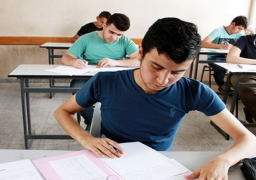 طلاب الثانوية العامة بشعبتيها الأدبى والعلمى يؤدون اليوم امتحان اللغة الأجنبيةالأولى