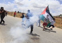 إصابة عدد من الفلسطينيين بالاختناق لاستهداف قوات الاحتلال مسيرة نابلس