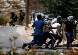 إصابة فلسطينيين بالاختناق جراء قمع الاحتلال مسيرتي نعلين وكفر قدوم