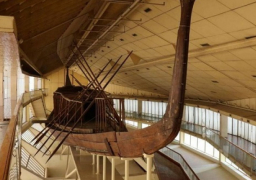 الرئيس السيسى يكلف بدراسة نقل مركبى خوفو للمتحف المصرى الكبير.. ومدبولى والمسئولون يتفقدون الموقع