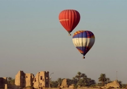 الطيران المدني تصدر بيانا حول بالون الأقصر