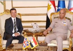 الفريق أول / محمد زكى يناقش موضوعات التعاون العسكرى والمستجدات على الساحتين الإقليمية والدولية مع وزير الدولة للقوات المسلحة البريطانية