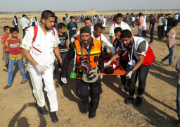 بالصور..إصابة 13 شخصا خلال قمع الاحتلال لمسيرة العودة شرق غزة