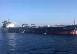 عمان ترسل سفينتي إنقاذ وطائرة استطلاع للبحث بحادث ناقلتي النفط