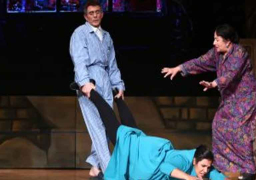 محمد صبحى يبدأ موسما جديدا لمسرحية “خيبتنا”