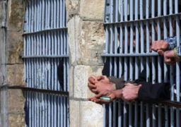 منظمة دولية : العراق يحتجز الالاف بظروف مهينة وغير انسانية لا تسمح لهم بالإستلقاء