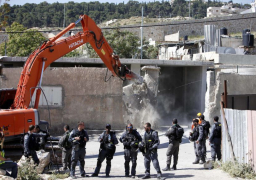 الاحتلال الإسرائيلي يخطر بهدم عدد من المنازل جنوب الأقصى