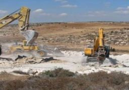 الاحتلال يهدم 4 متاجر في قرية سلوان جنوب الأقصى