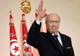 الرئاسة التونسية تدعو الشعب إلى الالتفاف حول مؤسساته الدستورية