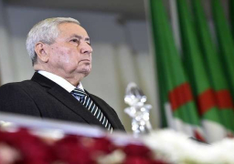 الرئيس الجزائري المؤقت ينهي مهام خمسة قادة عسكريين كبار