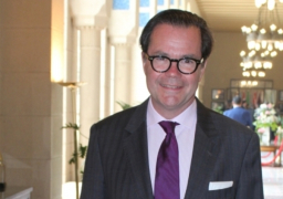 السفير الفرنسي: السيسي يولي اهتمامًا كبيرًا بالنقل والسكك الحديدية