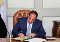 السيسي يصدق على قانون بربط موازنة هيئة الاستثمار والمناطق الحرة