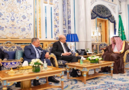 العاهل السعودي يبحث مع رؤساء وزراء لبنان السابقين التطورات على الساحة اللبنانية