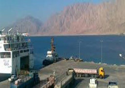 تداول 391 شاحنة و222 سيارة بموانئ البحر الأحمر