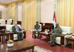 رئيس المجلس العسكري السوداني يلتقي المبعوث الأمريكي في الخرطوم