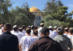مستوطنون يقتحمون المسجد الأقصى ويؤدون صلوات تلمودية